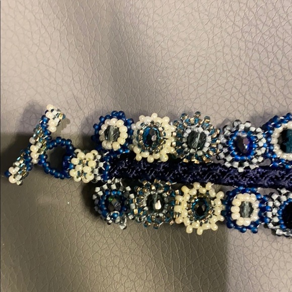 Hand beaded bracelet in blues and whites - Picture 3 of 8